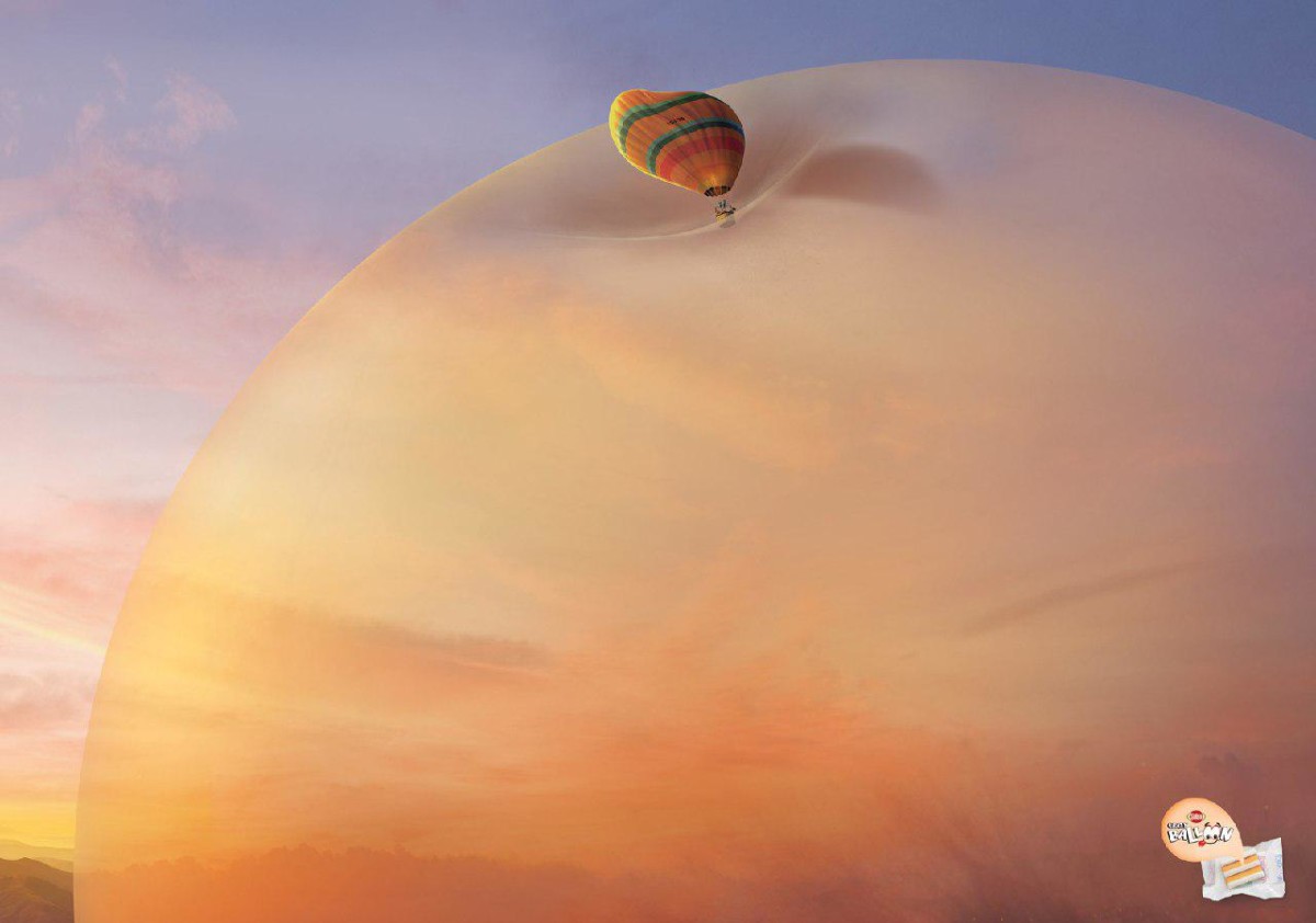Реклама жевательной резинки для надувания огромных гигантских шаров