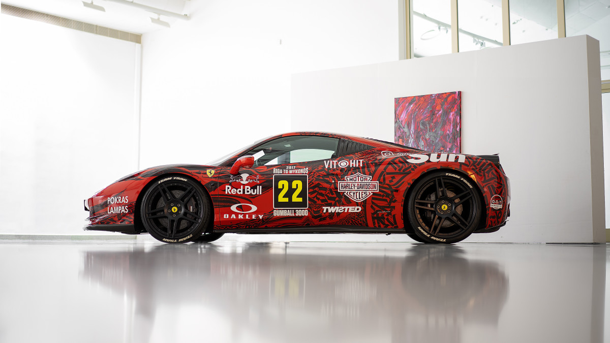 Ferrari, который Покрас Лампас расписал летом 2017